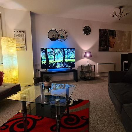 Luxury 2 Bed Apt With Free Wi-Fi & Parking Manchester Buitenkant foto