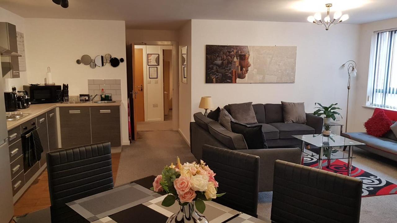 Luxury 2 Bed Apt With Free Wi-Fi & Parking Manchester Buitenkant foto