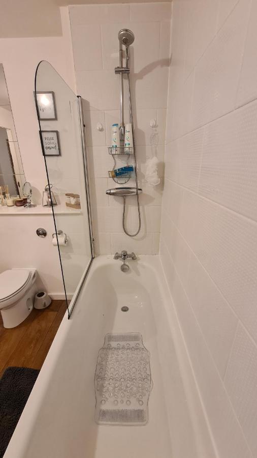 Luxury 2 Bed Apt With Free Wi-Fi & Parking Manchester Buitenkant foto