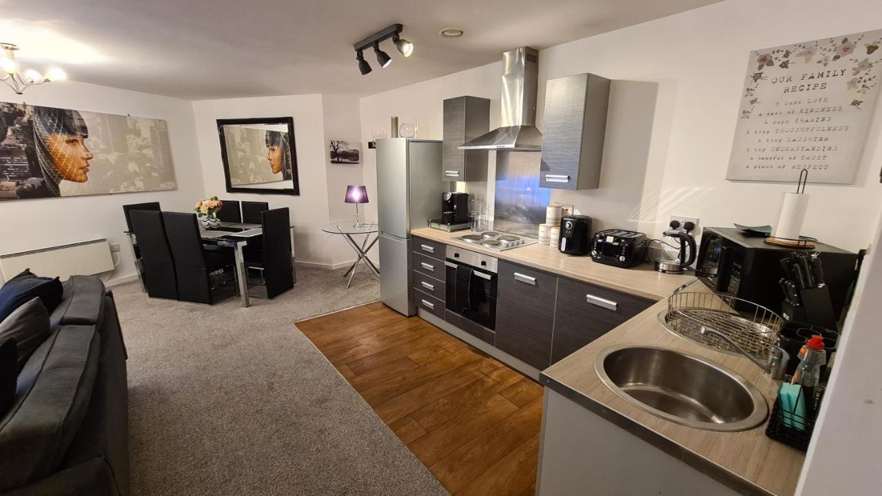 Luxury 2 Bed Apt With Free Wi-Fi & Parking Manchester Buitenkant foto