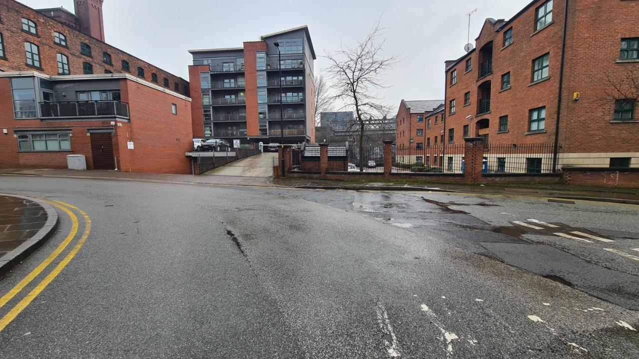 Luxury 2 Bed Apt With Free Wi-Fi & Parking Manchester Buitenkant foto